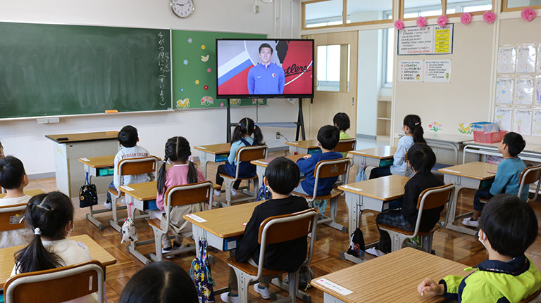 ホームタウンの小中学校・特別支援学校計70校の新1年生へ入学祝いメッセージ