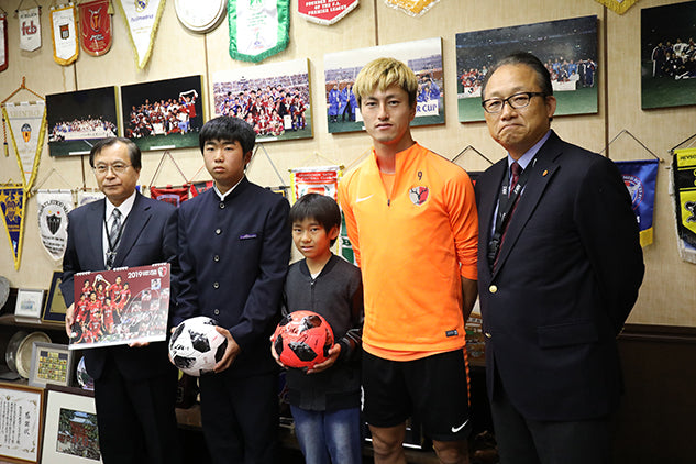 鈴木選手、銚子市内の小中学校へボール寄贈