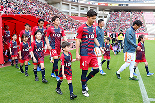 ページの本文へ 鹿島アントラーズ メニュー チケット購入 グッズ マイページ 有料コンテンツ ニュース ニュース 最新ニュース一覧 レポート Antlers Today レポート 試合 試合日程 結果 試合一覧 Live Antlers 順位表 ｊ１順位表 ルヴァン順位表 ｊ１得点