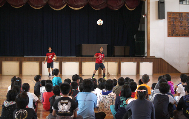 ホームタウン小学校訪問 鹿嶋市立高松小学校 鹿島アントラーズ オフィシャルサイト
