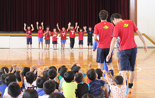 ホームタウン小学校訪問 神栖市立大野原小学校 鹿島アントラーズ オフィシャルサイト