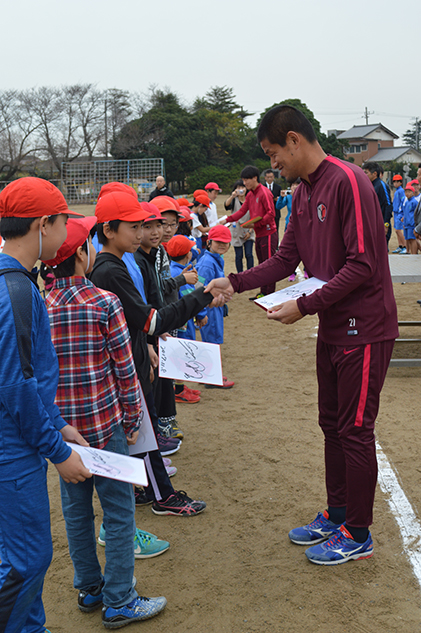 ホームタウン小学校訪問 鹿嶋市立三笠小学校 鹿島アントラーズ オフィシャルサイト