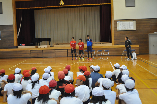 ホームタウン小学校訪問 鉾田市立大和田小学校 鹿島アントラーズ オフィシャルサイト ホームタウン小学校訪問 鉾田市立大和田小学校 鹿島アントラーズ オフィシャルサイト